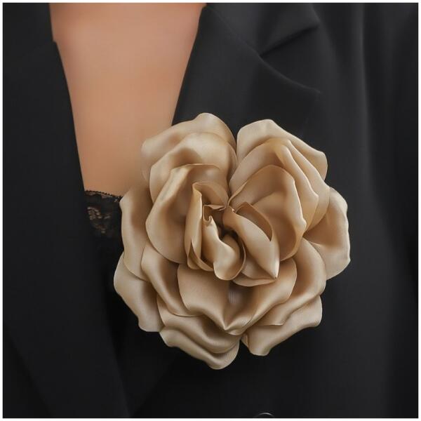 Dekorativ brosje blomster 12 x 12 cm BZ187 Kremowy - Bilde 2