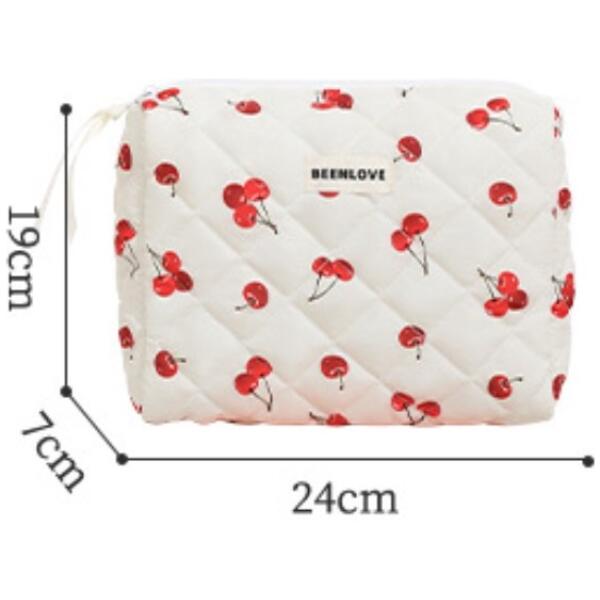 Quiltet damekosmetikkveske med kirsebær 19x24x7 cm KS124 - Bilde 3