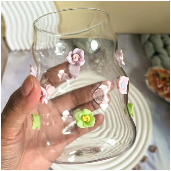 Glass med bølgete vegger og blomster 450 ml med sugerør og lokk SZK164 - Bilde 3